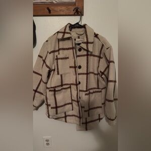 Universal Thread Women’s Checkered Jacket in Cream and Red/Brown